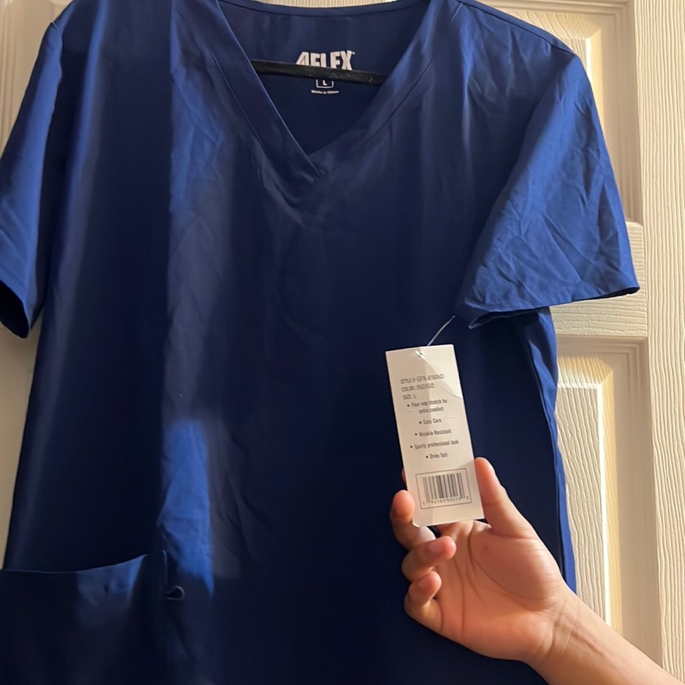 Scrub top, new with tag. Did not fit and never returned to store.